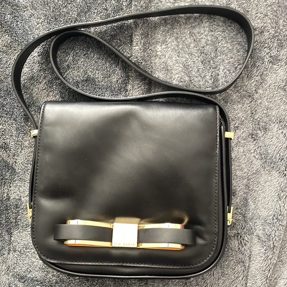 NWOT Ted Baker Beesome Slim Bow
Mid crossbody handbag,  8"x7.5"x2.25" BLACK - Picture 8 of 14
